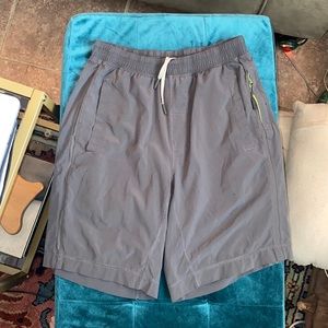 Lululemon men’s shorts gray green snags small